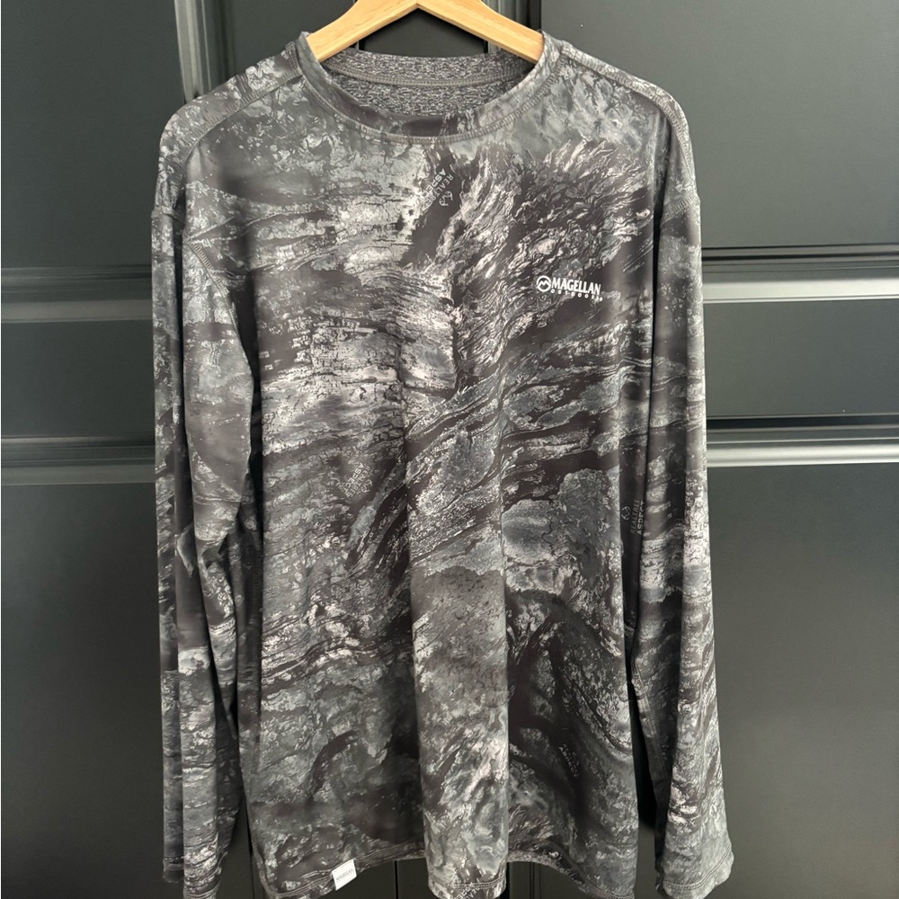 Magellan Outdoors REVERSIBLE Realtree Men's Gray Long Sleeve Shirt